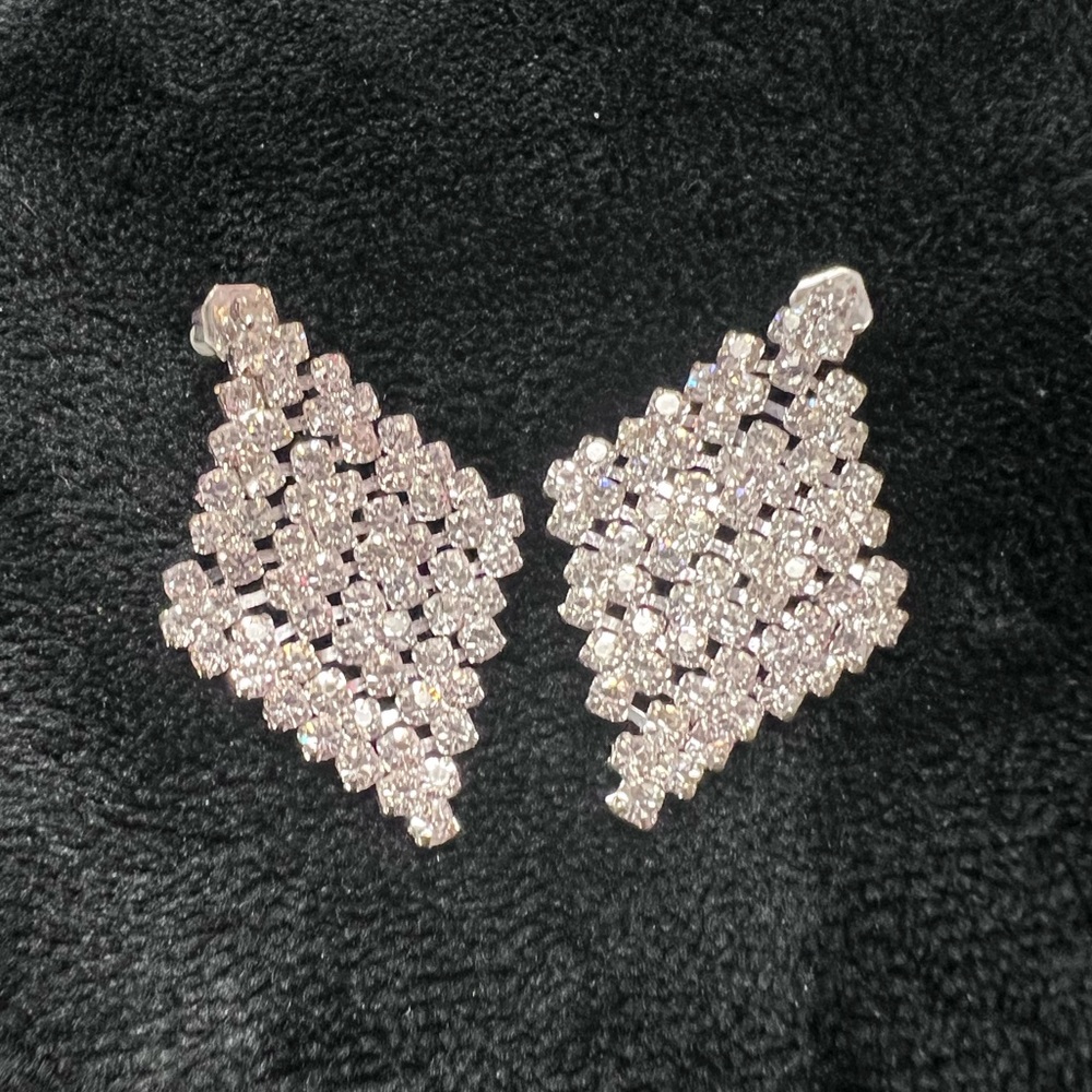 Beautiful earrings (matching bracelet also available)